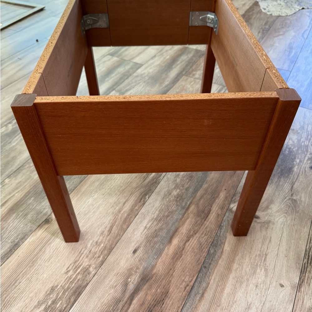 Modernist Danish Teak Planter w/ Insert in the style of Spottrup -Stolefabrik - Picture 9 of 14